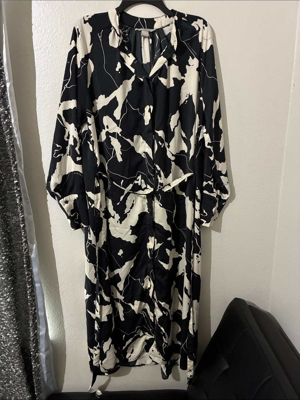 H&M Abstract Print Tie Belt Long Sleeve Shirt Dress - Picture 2 of 9